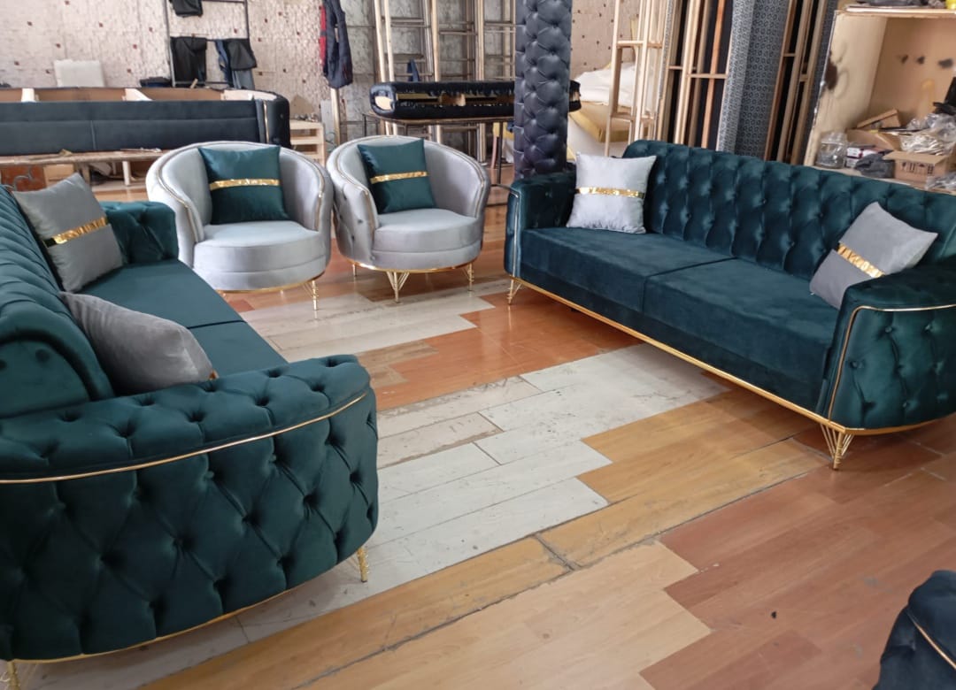 Avangart Koltuk Takımı Döşeme: Klasik Şıklığın Modern Yorumu